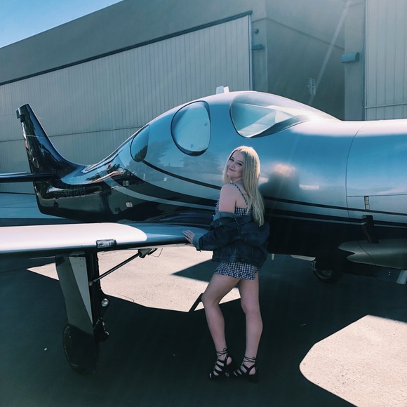 Meet your Posher, Olivia - Picture 5 of 5